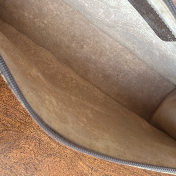 GUCCI Classic Vintage Monogram Clutch. Timeless design. - Picture 7 of 12